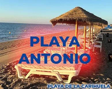 Strandbedjes van Playa Antonio aan Playa de la Carihuela